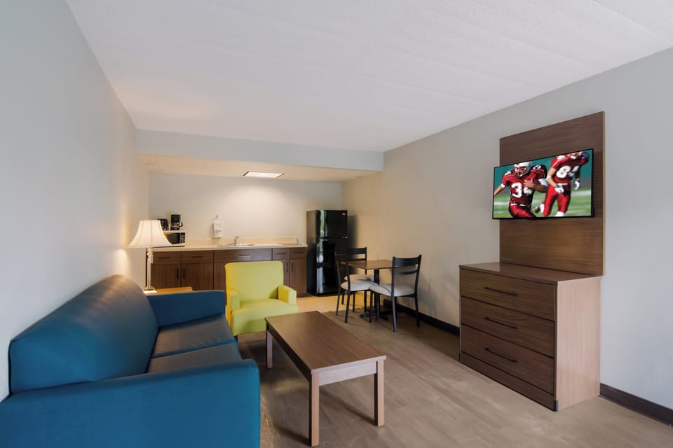Suite, 1 King Bed, Non Smoking | 1 bedroom, desk, laptop workspace, blackout drapes