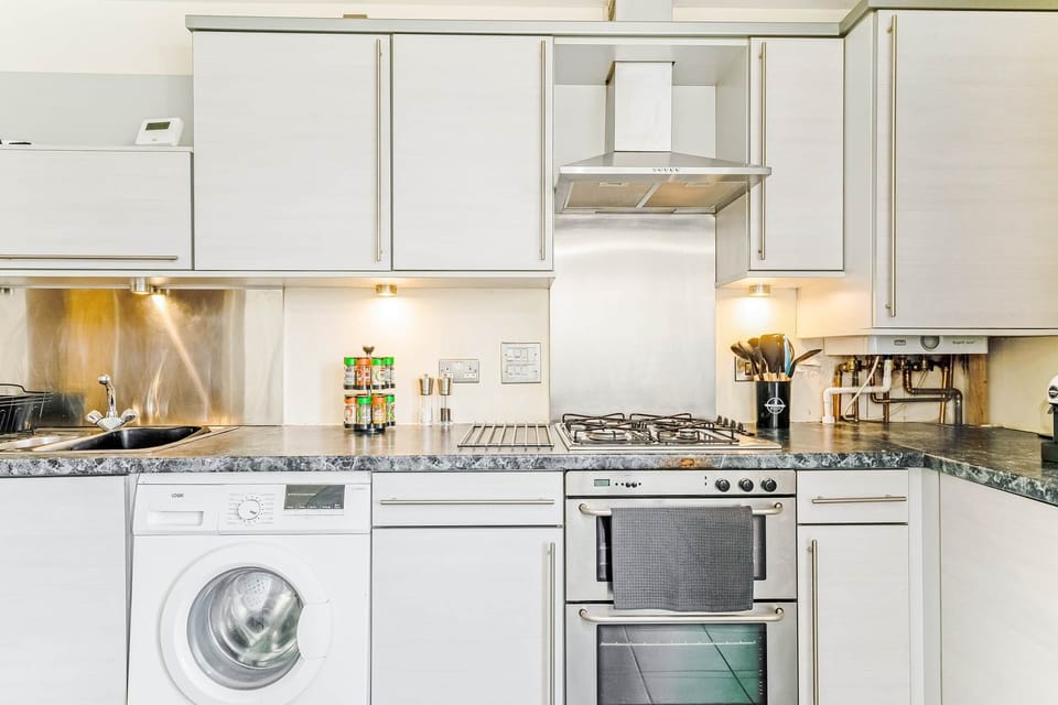 4Bed Finnieston SkyHigh Duplex (40)