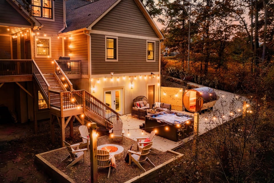 Under café lights and a canopy of trees, roast s’mores around the fire, slip into the steaming hot tub, and watch the stars come out over your own private retreat.