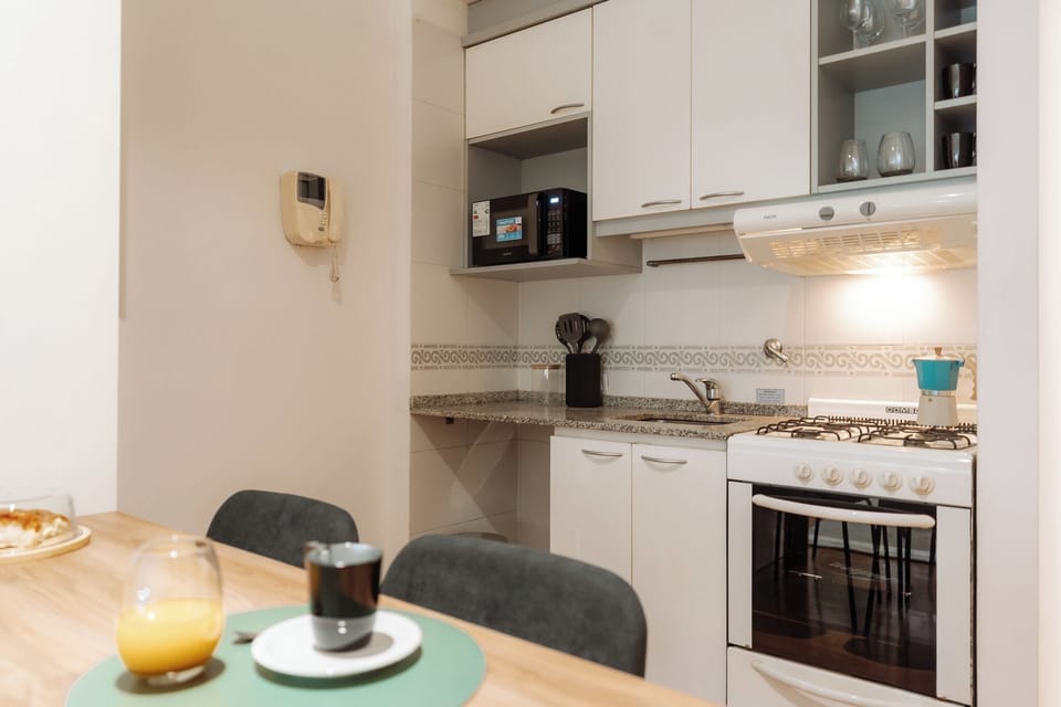 Studio | Private kitchen | Full-size fridge, microwave, oven, cookware/dishes/utensils