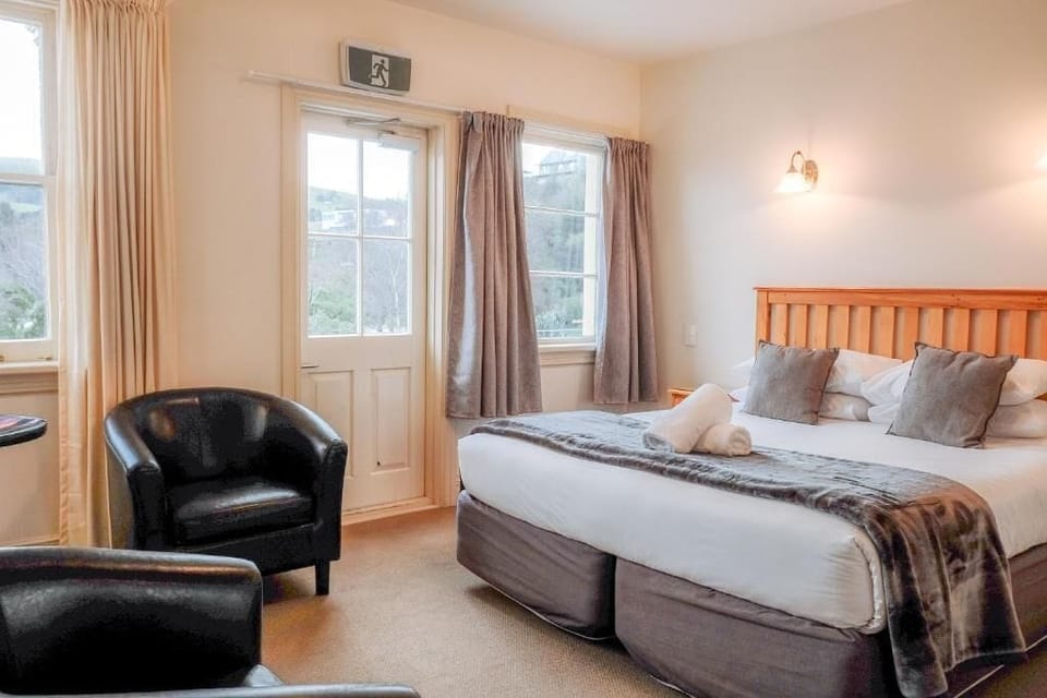 Iron/ironing board, WiFi (free), bed sheets