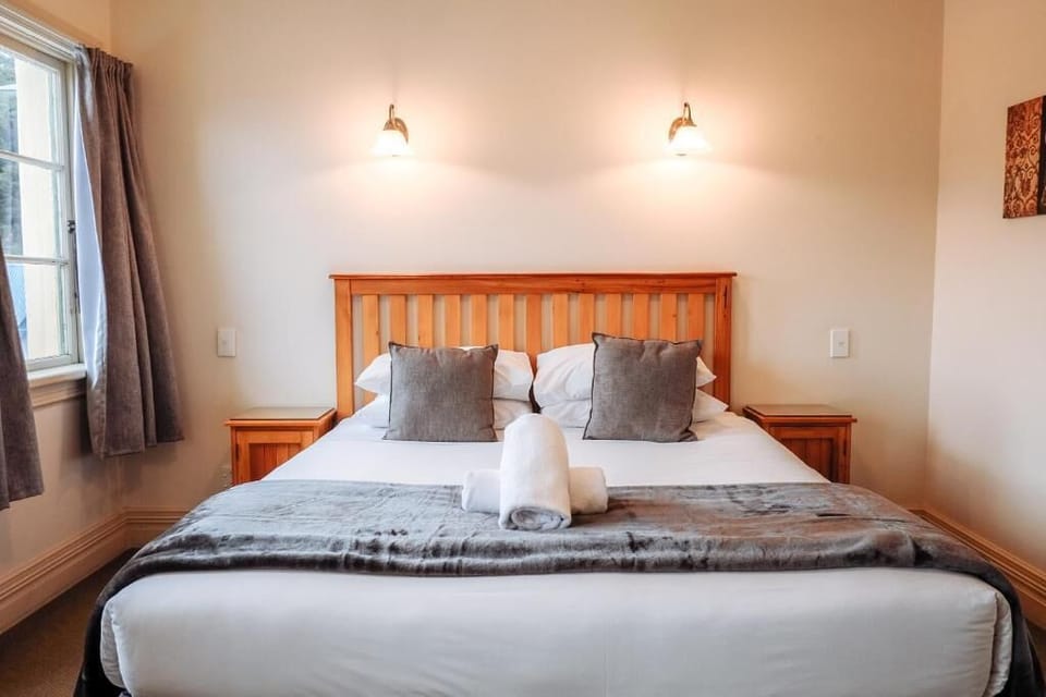 Iron/ironing board, WiFi (free), bed sheets