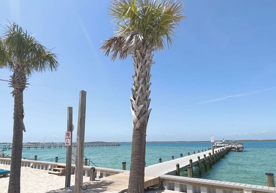 Private beach, white sand, sun loungers, beach bar