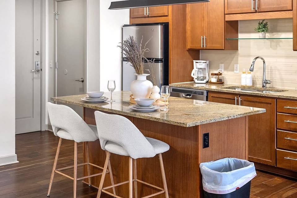 Kitchen connected dining nook with bar seating, ideal for casual meals or quick breakfasts. Positioned next to the kitchen for convenience, offering a relaxed alternative to a traditional dining setup.