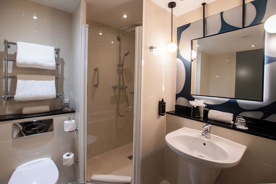 Separate tub and shower, eco-friendly toiletries, hair dryer, towels