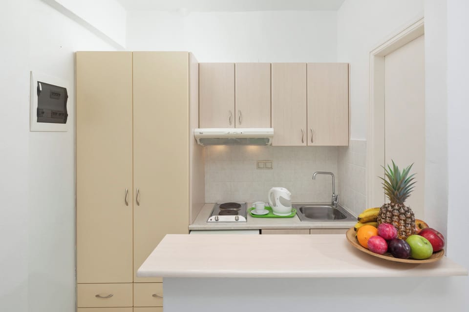 Comfort Studio, Balcony | Private kitchen | Mini-fridge, coffee/tea maker, electric kettle