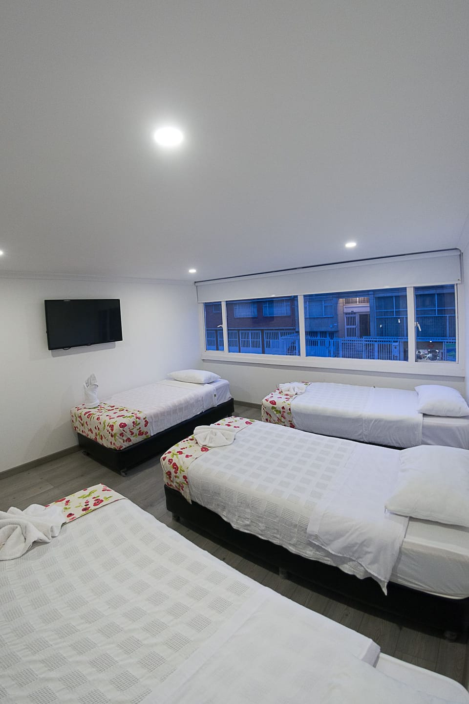 Family Quadruple Room | In-room safe, desk, iron/ironing board (on request), WiFi (free)