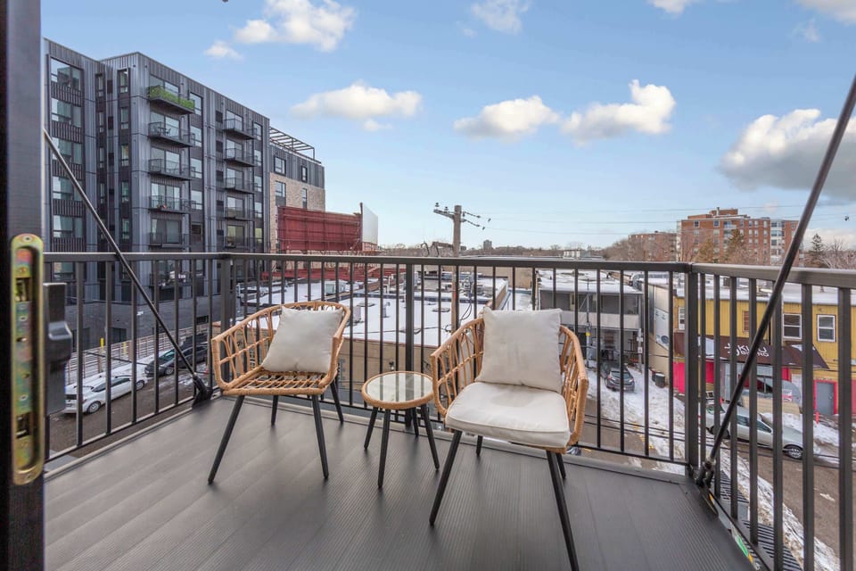 Enjoy stunning city views from the private balcony, featuring comfortable outdoor seating. Ideal for sipping your morning coffee or watching the sunset, this space adds a touch of relaxation to your stay.