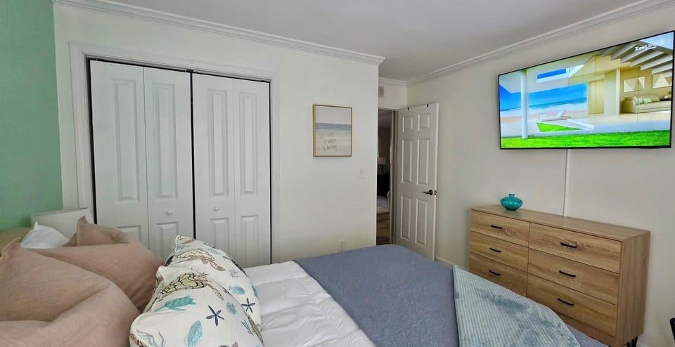 Guest bedroom
