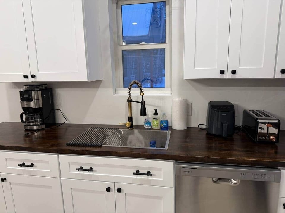 Full Kitchen with Small Appliances