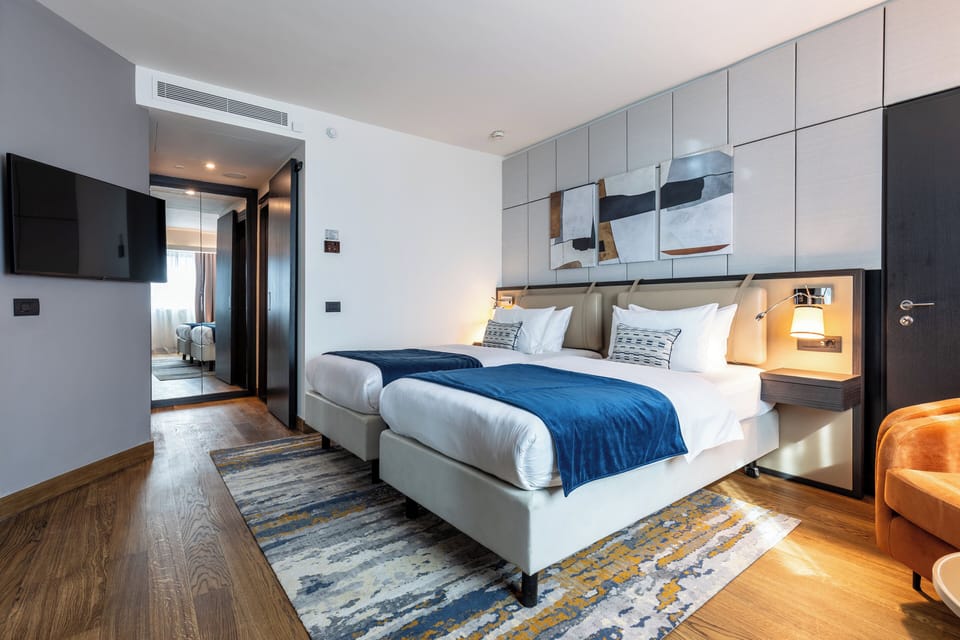 Hypo-allergenic bedding, minibar, in-room safe, desk