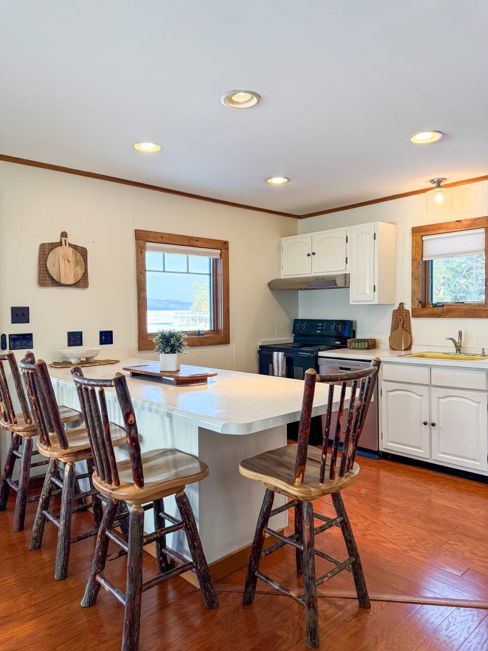 The kitchen is equipped with a breakfast bar counter with (4) stools.