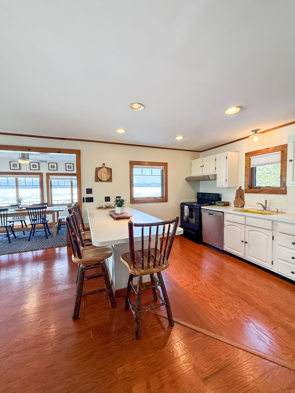 The kitchen is equipped with a breakfast bar counter with (4) stools.