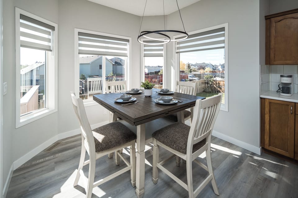 Dining table (extendable) 