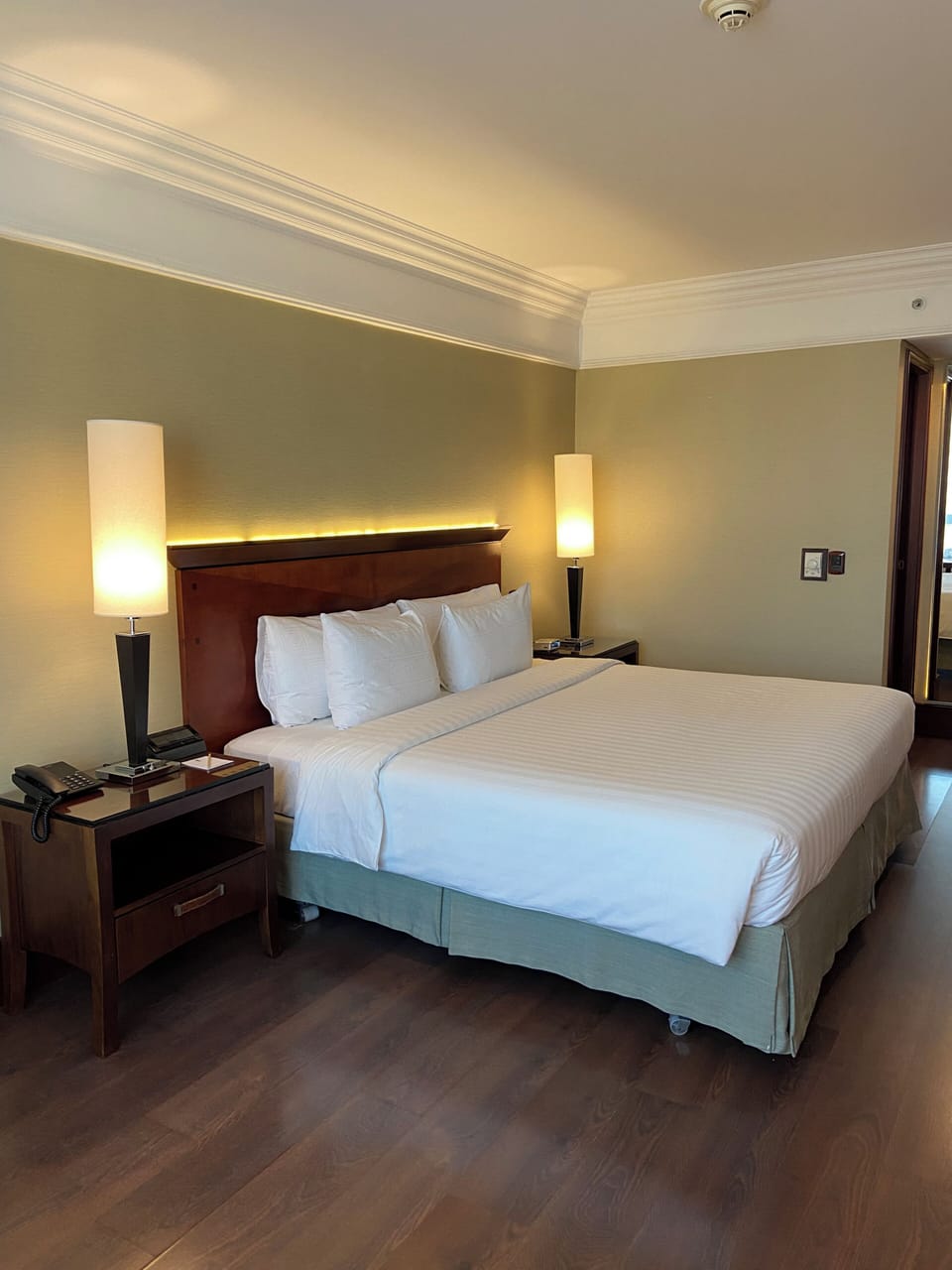 Egyptian cotton sheets, premium bedding, down comforters, pillowtop beds