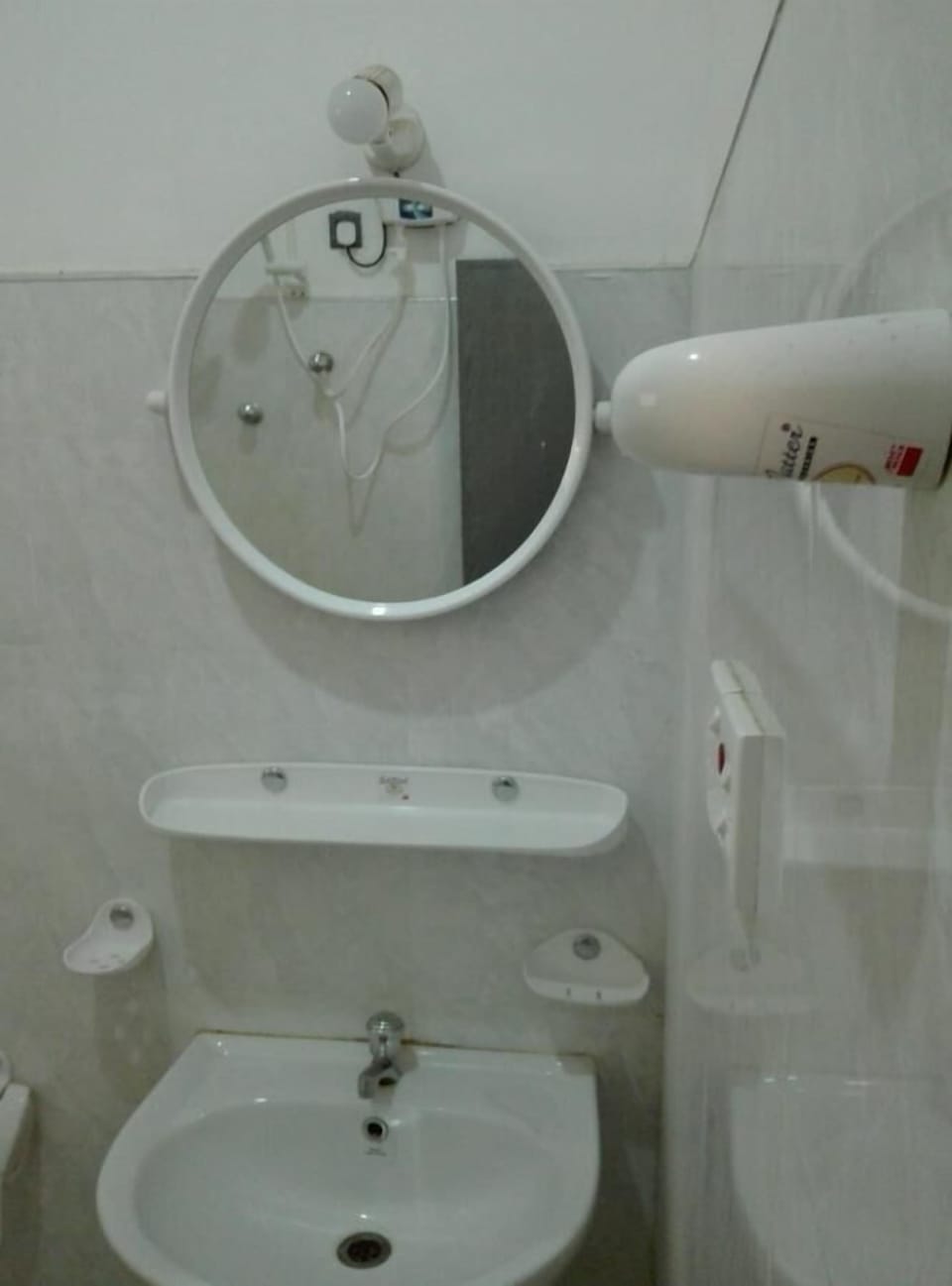 Shower, free toiletries, hair dryer, slippers