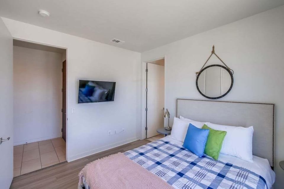 Condo, Multiple Beds, Balcony, Ocean View | 6 bedrooms, individually decorated, individually furnished, bed sheets