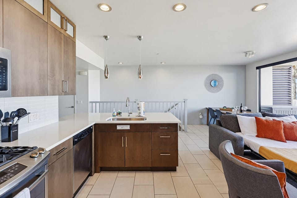Condo, Multiple Beds, Balcony, Ocean View | Interior
