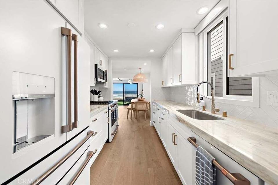 House, Multiple Beds, Hot Tub, Ocean View | Private kitchen