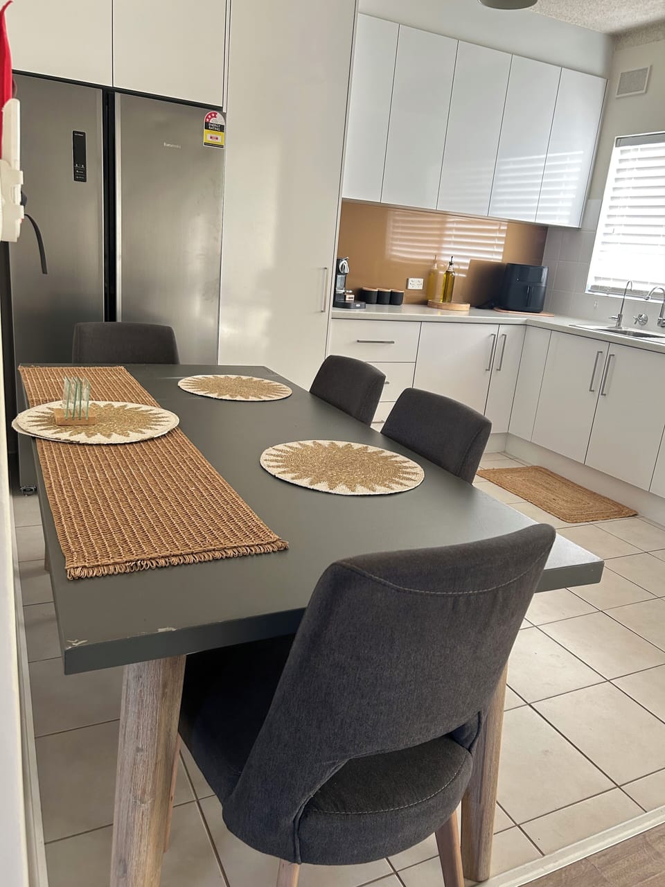 Dine in kitchen