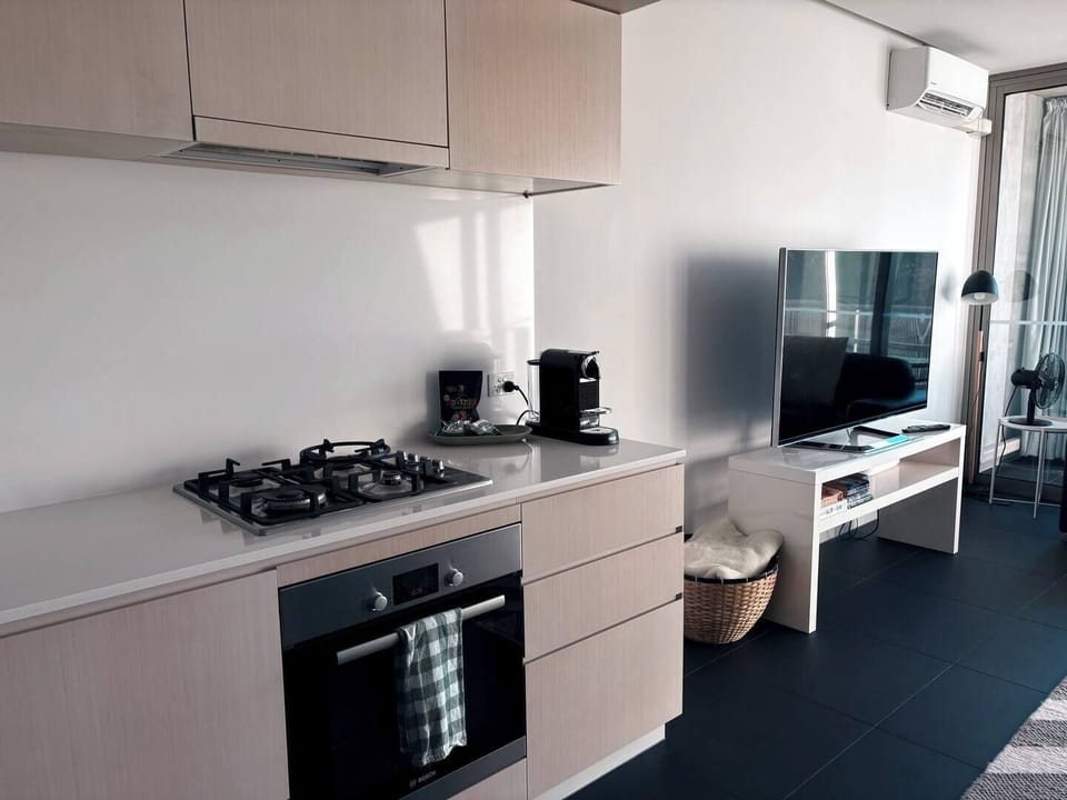 Fully equipped kitchen, quality appliances with Nespresso coffee machine, microwave, dishwasher etc