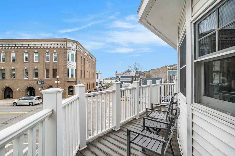 Front balcony 
