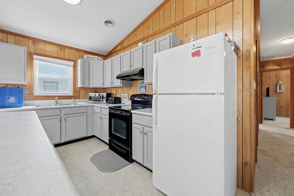 Top-Level Kitchen with Bar (seats 3)