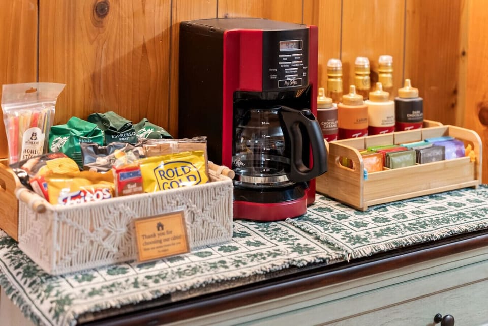 Coffee/Tea Bar next to Kitchen - Welcome basket with snacks!  Start your morning with fresh coffee or tea before heading into the mountains.