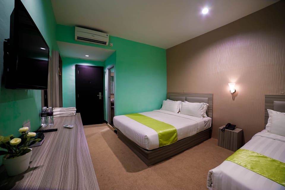 Grand Deluxe (3 persons) | In-room safe, desk, soundproofing, WiFi (free)