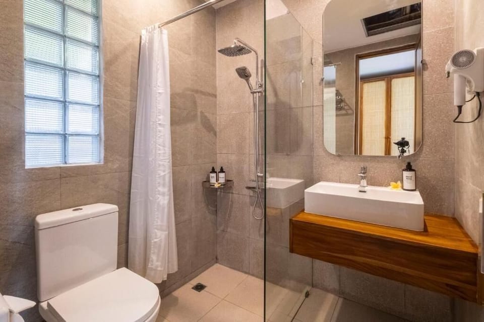 Double Room, Pool View | Bathroom | Slippers