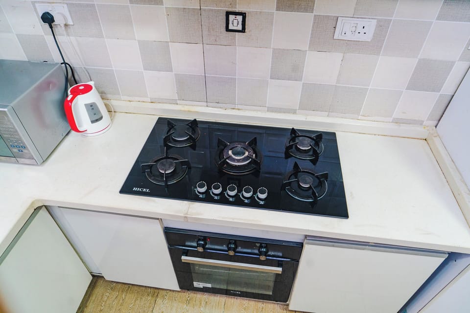 Apartment, Non Smoking, Air conditioning | Private kitchen | Full-size fridge, oven, cookware/dishes/utensils