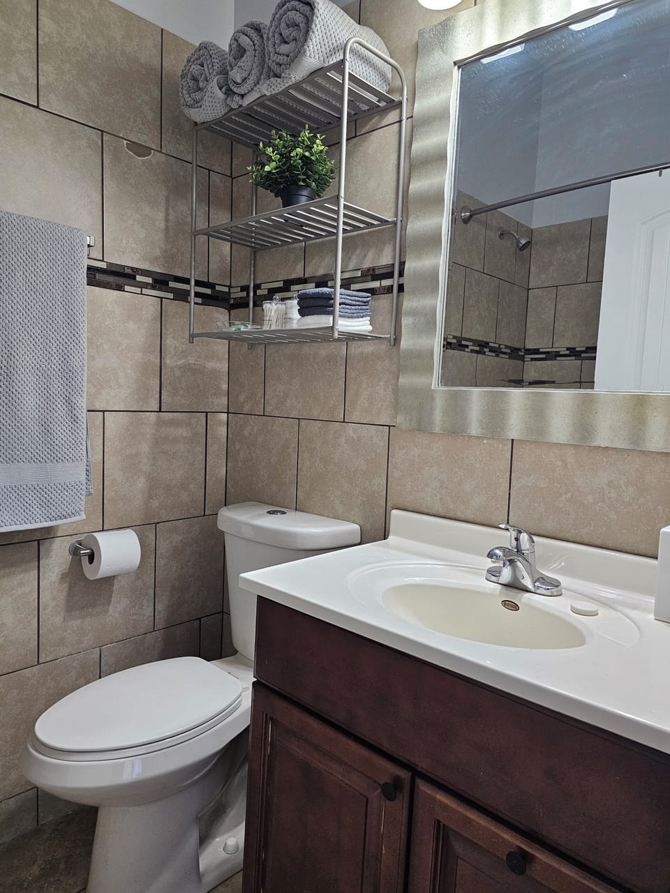 2nd Bathroom, located upstairs