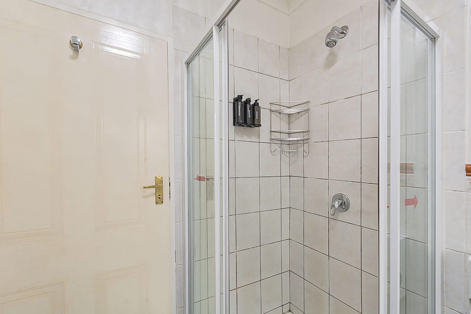 Classic Double Room, Garden View | Bathroom | Separate tub and shower, free toiletries, hair dryer, towels