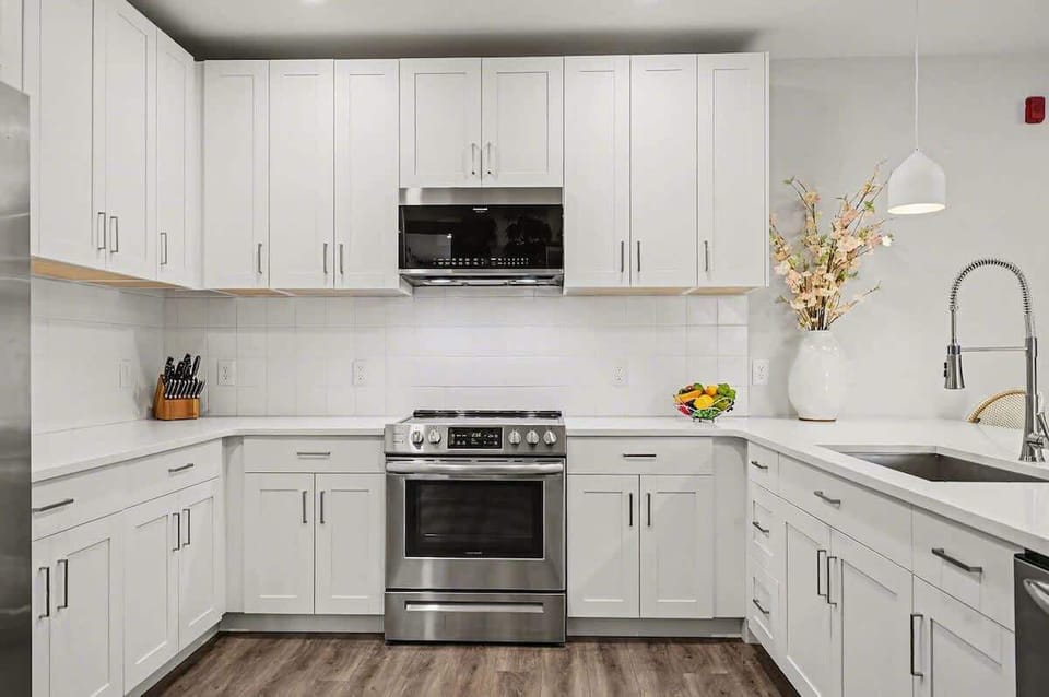 Fully equipped kitchen with stainless steel appliances and ample counter space with bar seating for 4 guests.