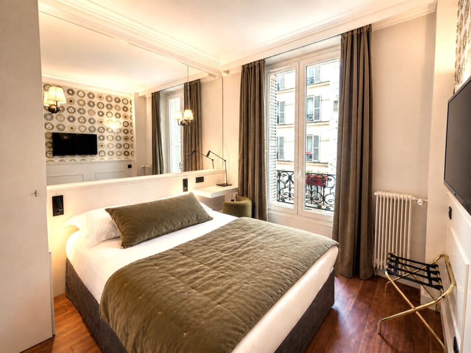 Junior Double Room | In-room safe, desk, laptop workspace, free WiFi