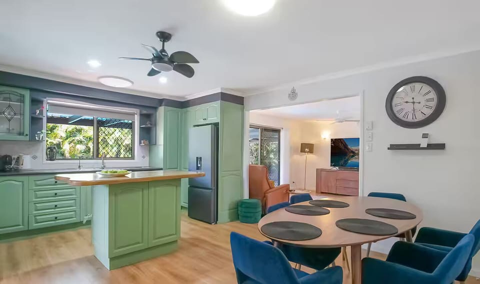 Open plan kitchen/dinning area