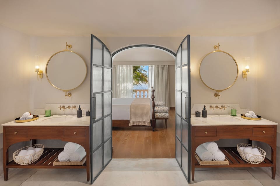 Superior Double Room, Patio, River View | Bathroom | Free toiletries, hair dryer, bathrobes, slippers