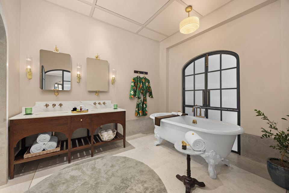Presidential Suite, River View | Bathroom | Free toiletries, hair dryer, bathrobes, slippers
