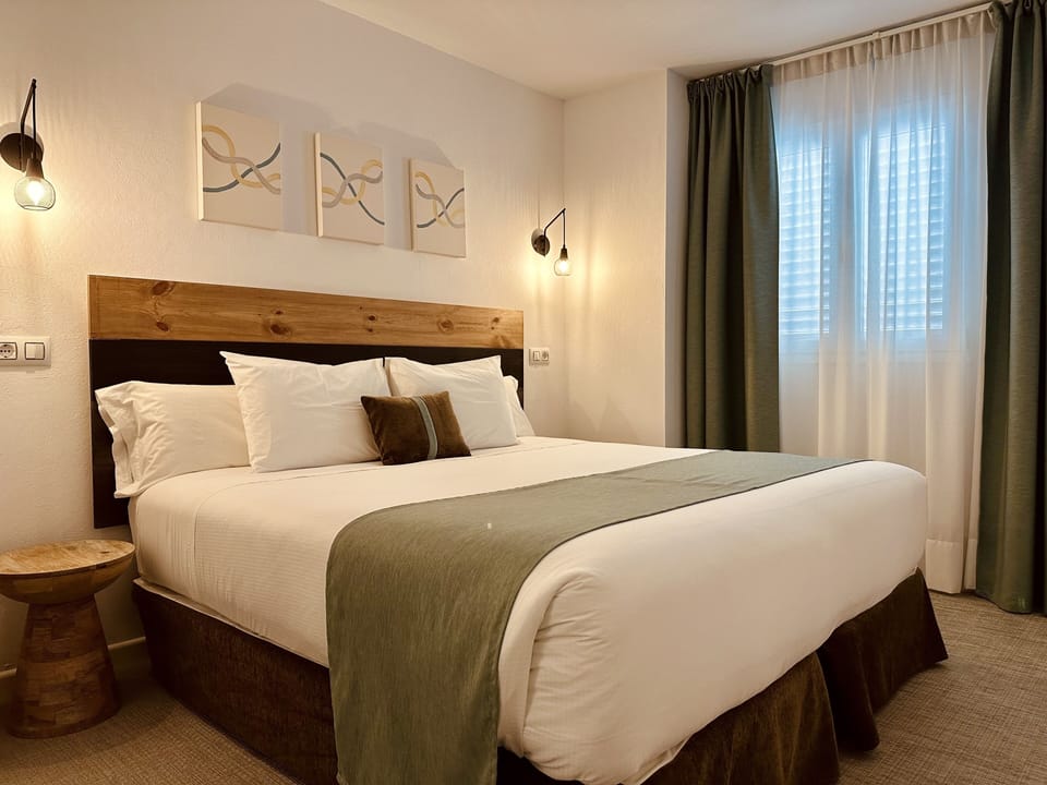 Superior Double Room, 1 Bedroom, Ground Floor | Egyptian cotton sheets, premium bedding, down comforters, minibar