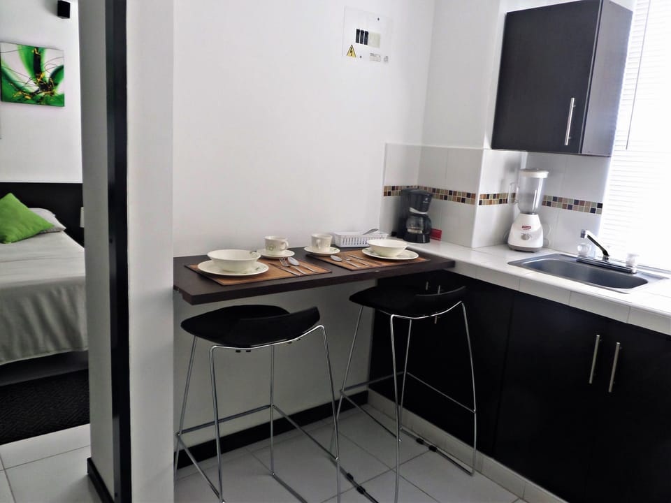 Economy Studio, 1 Bedroom | Private kitchenette