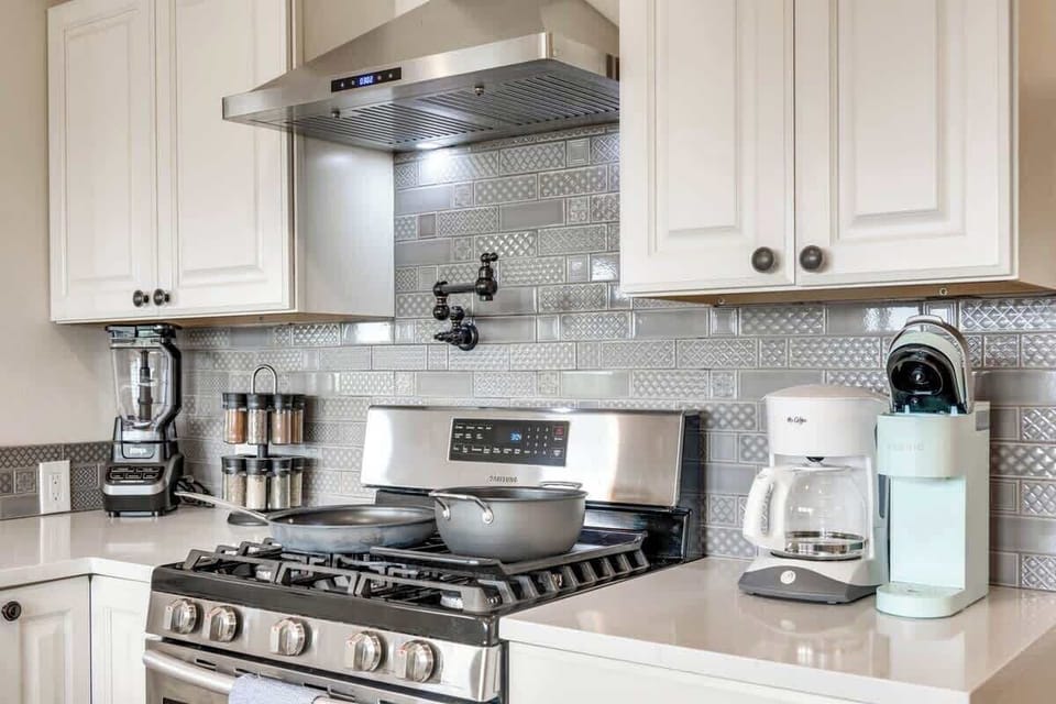 Coffee drip & Keurig available! (BYOC)