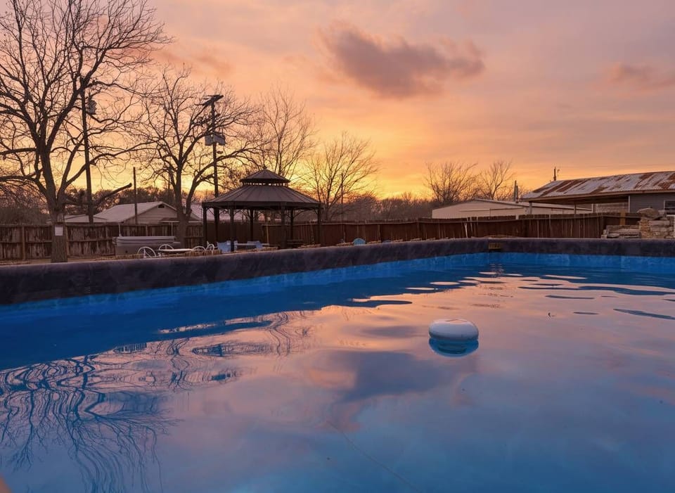 5 bedroom pool at sunset!


24ft x 9ft x 4.5ft deep with child safety lock to pool entry. 