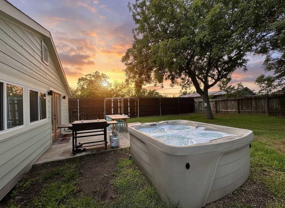 3 bedroom cottage backyard & hot tub at sunset