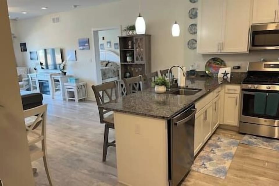 open view of kitchen to the living area