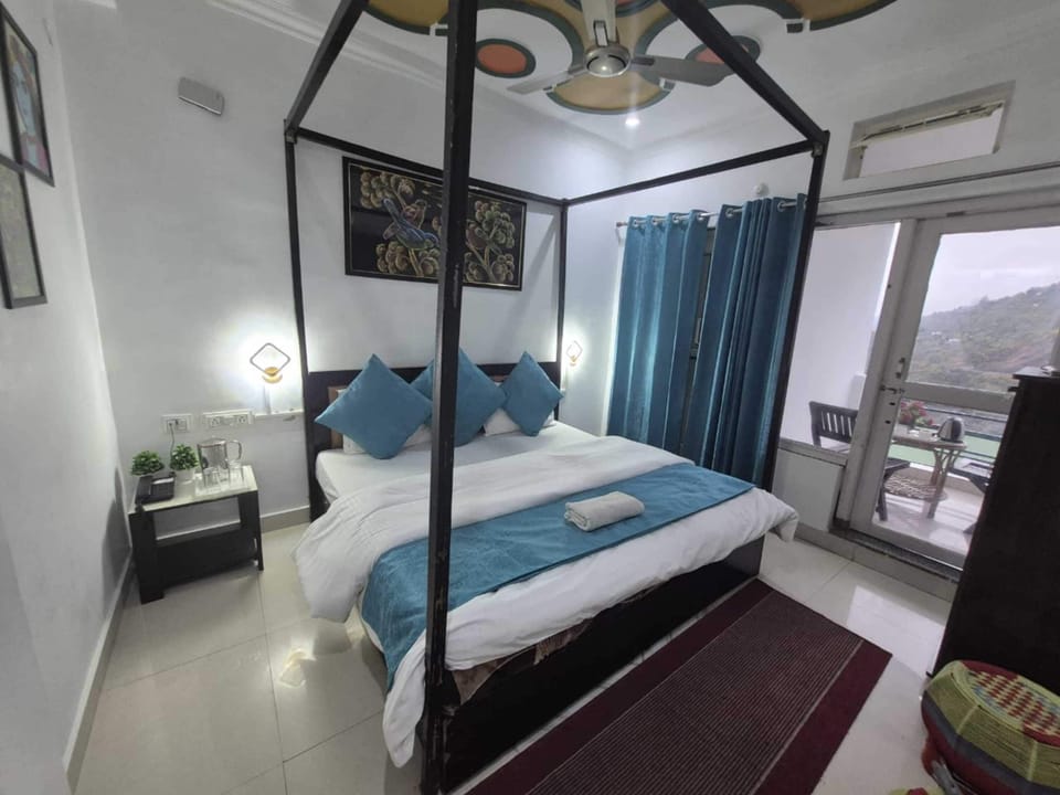 Suite | Rollaway beds, free WiFi, bed sheets