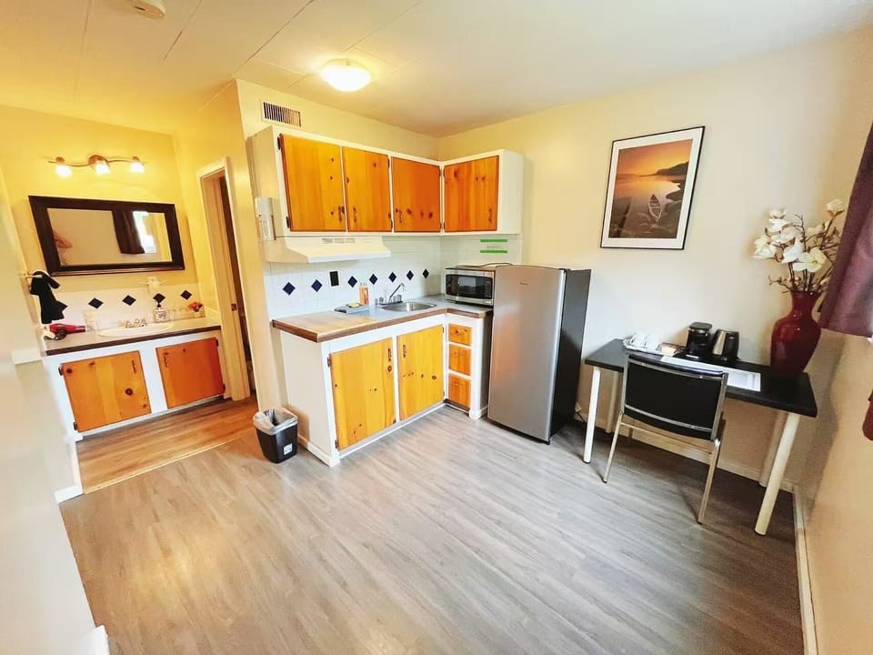 Apartment 5, 1 Queen Bed, River View  | Premium bedding, desk, WiFi (free), bed sheets