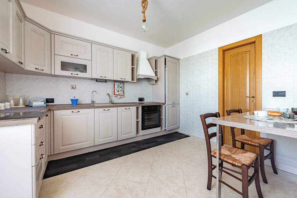 Family Apartment, 3 Bedrooms, 2 Bathrooms (Bianca Olive House - Alberobello) | Private kitchen