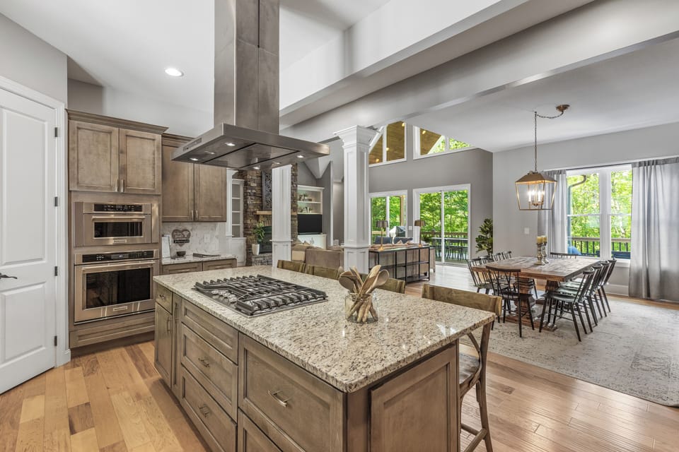 Spacious Kitchen has room for many cooks!