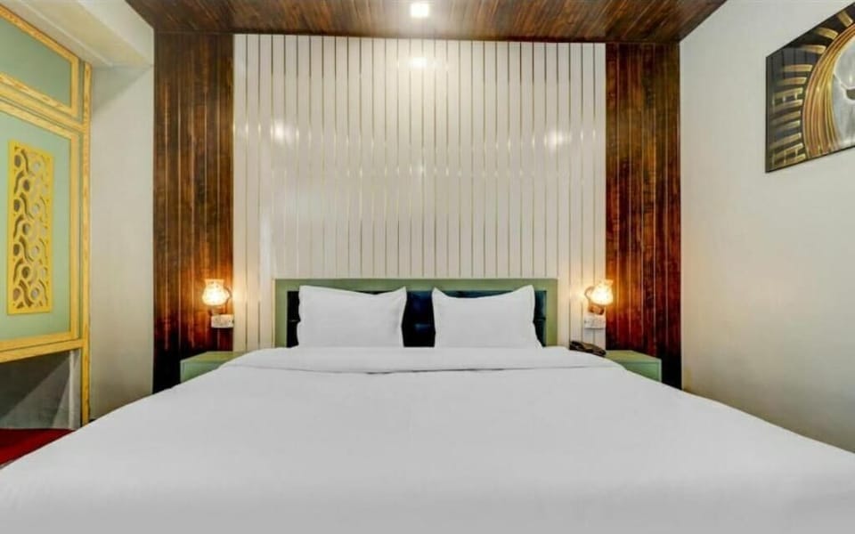 In-room safe, desk, soundproofing, iron/ironing board
