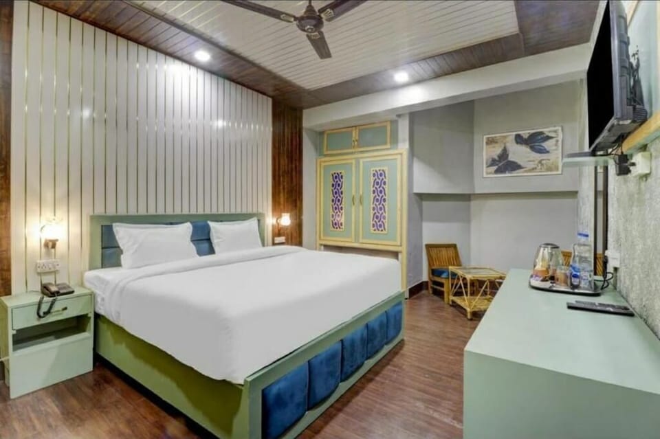 In-room safe, desk, soundproofing, iron/ironing board